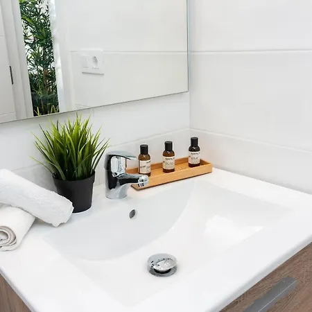 Apartment Homeforguest Modern And Recently Renovated In Arona *